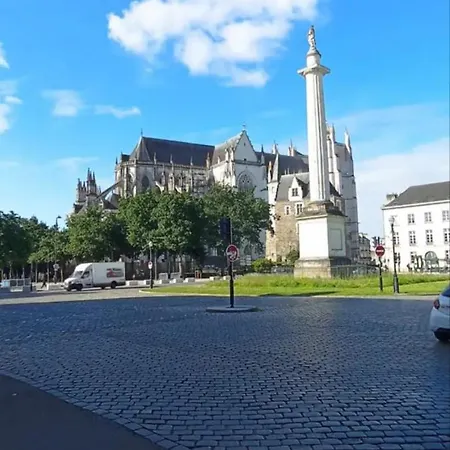 à * Nantes